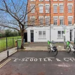Peckham Cozy 2-Bed Gem In London