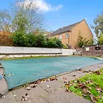 Peckham Cozy 2-Bed Gem In London